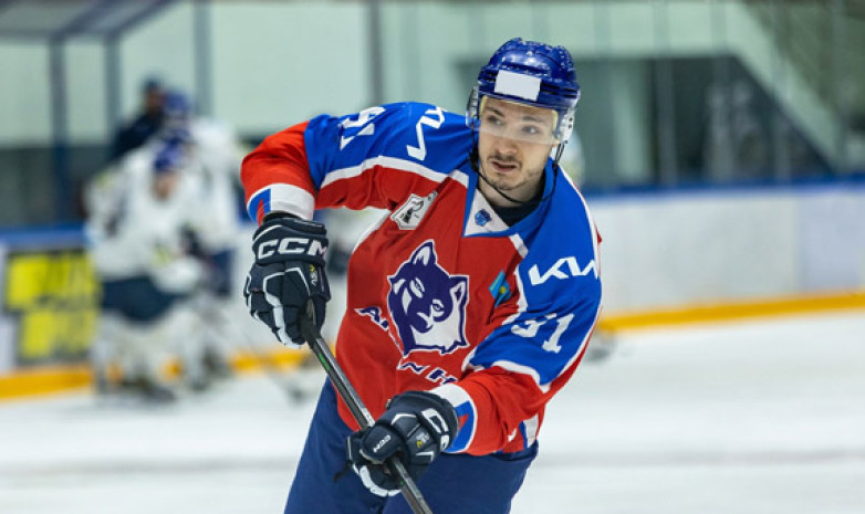 Хоккеисту сборной Казахстана сломали ребро