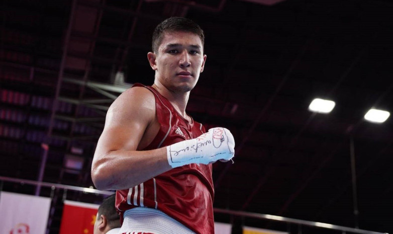 Видео нокаута титулованного казахстанского боксера в бою за медаль